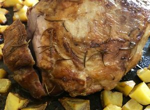 Una foto de Bondiola de cerdo al horno con tomillo