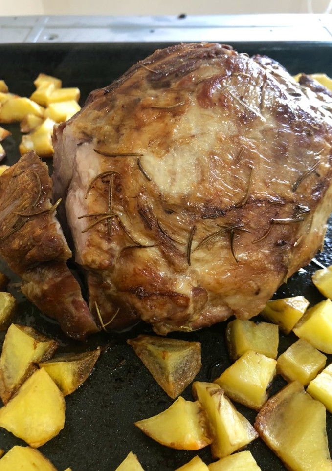 Una foto de Bondiola de cerdo al horno con tomillo