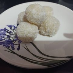Nariyal ke laddoo A picture of Nariyal ke laddoo.