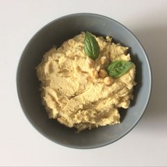 A picture of Hummus.