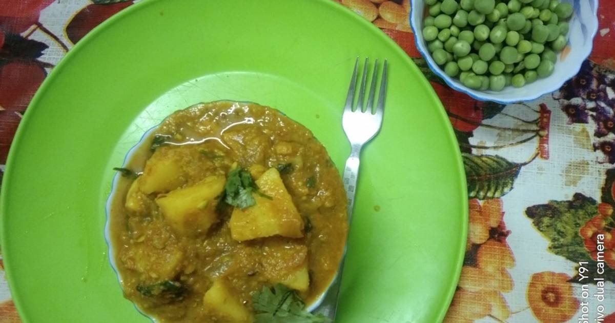 Nimona, Potatoes And Green Peas Curry Recipe by Krishna Biswas Cookpad