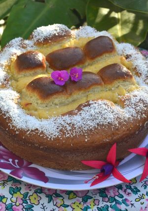 Una foto de Torta de limón, banana y crema pastelera🌞