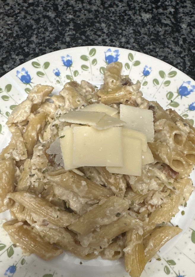 Una foto de 622. Macarrones con salsa de nueces y dátiles (principal pasta)