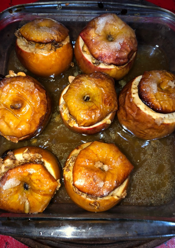 Una foto de Manzanas asada al horno con granola, miel y licor de café😋