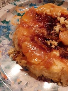 Una foto de Torta de manzana invertida súper fácil y económica