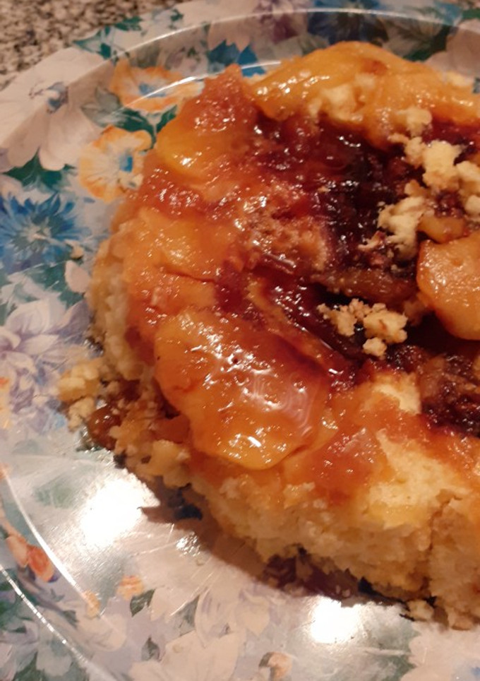 Una foto de Torta de manzana invertida súper fácil y económica
