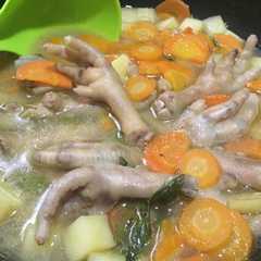 A picture of Sup Ceker Ayam.