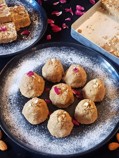 અડદિયા (Adadiya Recipe In Gujarati) રેસીપી મુખ્ય ફોટો