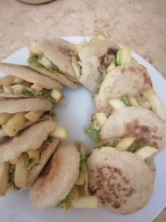 صورة لوصفة بطبوط معمر (ميني خبز ع الصاج بحشوة الدجاج 😋🤤)