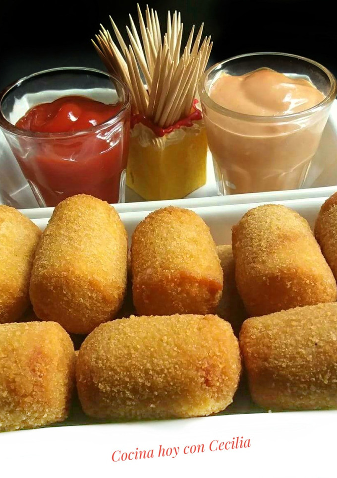 Una foto de Aperitivo de salchichas rellenas con queso, rebozadas