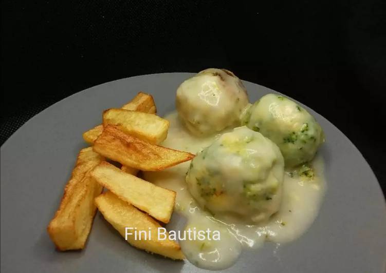 Albóndigas de pollo y brócoli