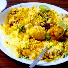 A picture of Anda biryani.