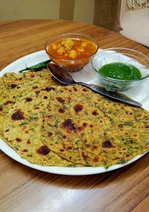 पालक मूली के थेपले (palak mooli ke theple recipe in Hindi) रेसिपी मुख्य फोटो