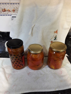 Una foto de Tomates en conserva de aceite de oliva