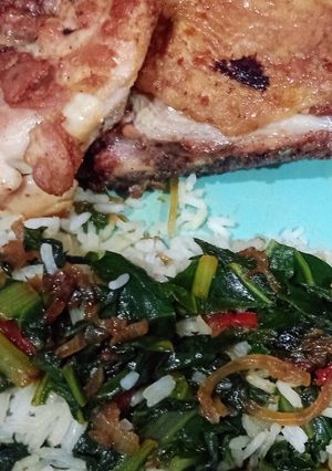 Una foto de Pollo al horno con arroz y vegetales
