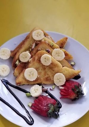 A picture of French Toast.