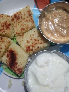ઢોકળા વિથ દહી રેસીપી મુખ્ય ફોટો