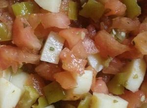 Una foto de Ensalada de palmitos con tomate y ajíes