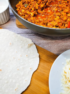 Chili con lencsével töltött burrito recept fotója