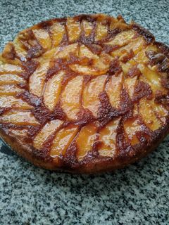 Una foto de Torta invertida de manzana