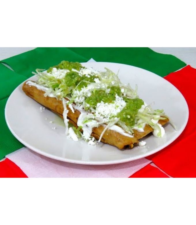 Una foto de Flautas de pollo