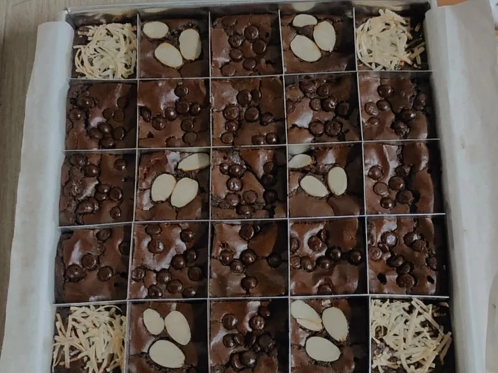 Langkah Mudah untuk Membikin Resep Brownies Panggang Fudgy Shiny Crust yang Lezat Anti Ribet, Bikin Ngiler