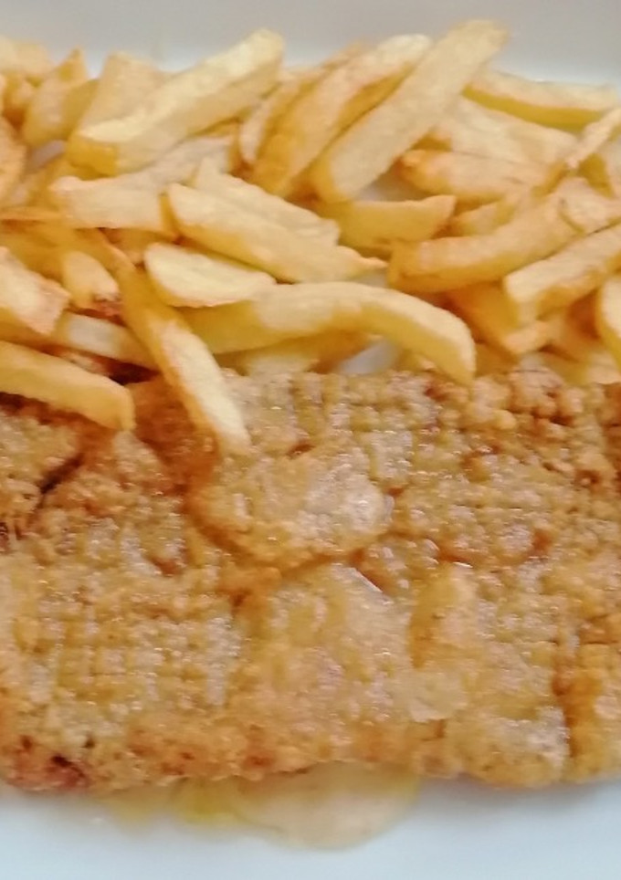 Una foto de Cachopo con patatas