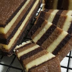 A picture of Steamed Cocoa Coffee Layer Cake.