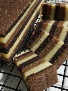 A picture of Steamed Cocoa Coffee Layer Cake.