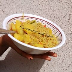 A picture of Indomie with Irrish potato.