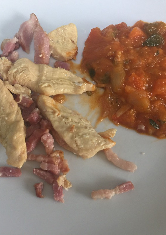 Una foto de Pechuga de pollo con bacon