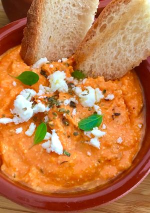 Foto di 32 • Ktipiti, salsa greca di peperoni e feta 🇬🇷