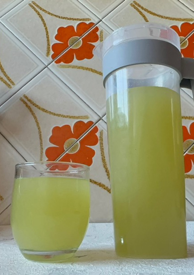 Una foto de Sopa depurativa de apio y cebolla