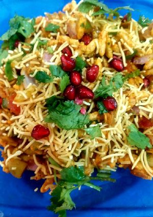 મુંબઈ ભેળ (Mumbai Bhel Recipe In Gujarati) રેસીપી મુખ્ય ફોટો