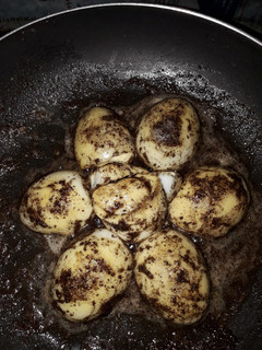மிளகு முட்டை றோஸ்ட் (Milagu muttai roast recipe in tamil) செய்முறை முக்கிய புகைப்படம்