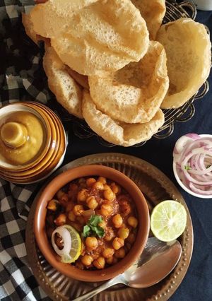 छोले भटूरे (choke bhature recipe in Hindi) रेसिपी मुख्य फोटो