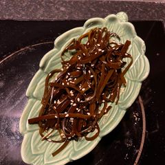 A picture of Kombu Tsukudani (昆布の佃煮).