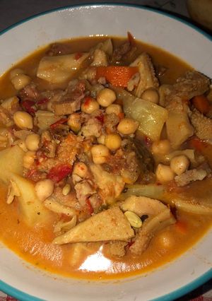 Una foto de Guiso de mondongo con garbanzo 👌
