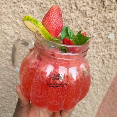 A picture of Virgin strawberry mojito.