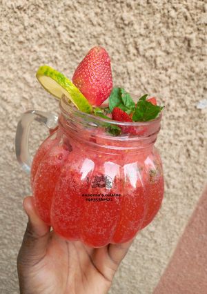 A picture of Virgin strawberry mojito.