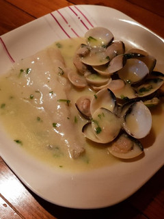 Una foto de Bacalao en salsa verde con almejas