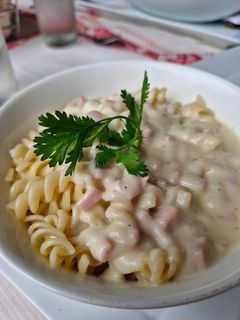 Una foto de Pastas con Salsa Alfredo