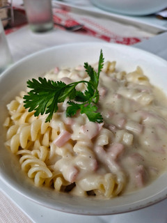 Una foto de Pastas con Salsa Alfredo