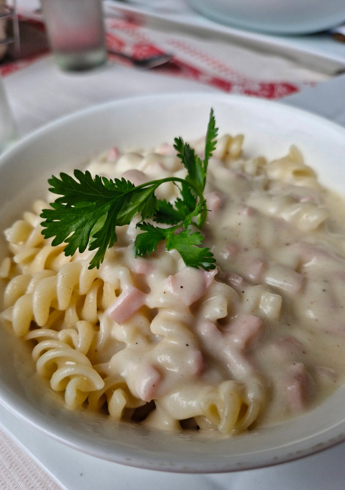 Una foto de Pastas con Salsa Alfredo