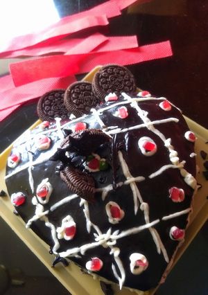 A picture of Oreo cookies cake.
