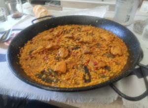 Foto principal de Paella de pollo y verduras