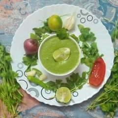 A picture of Green chutney.