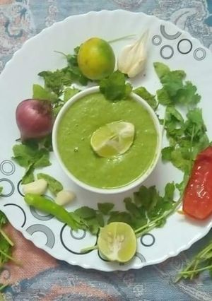 A picture of Green chutney.