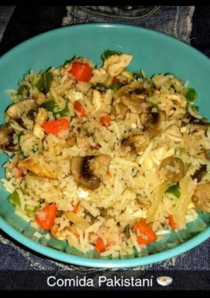 Una foto de Arroz Frito Picante Con Champiñones