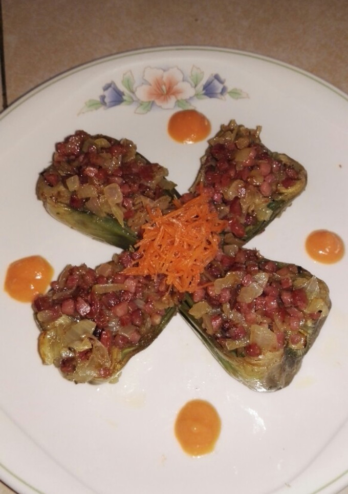 Una foto de Alcachofas con taquitos de jamón. Sencillo y delicioso!